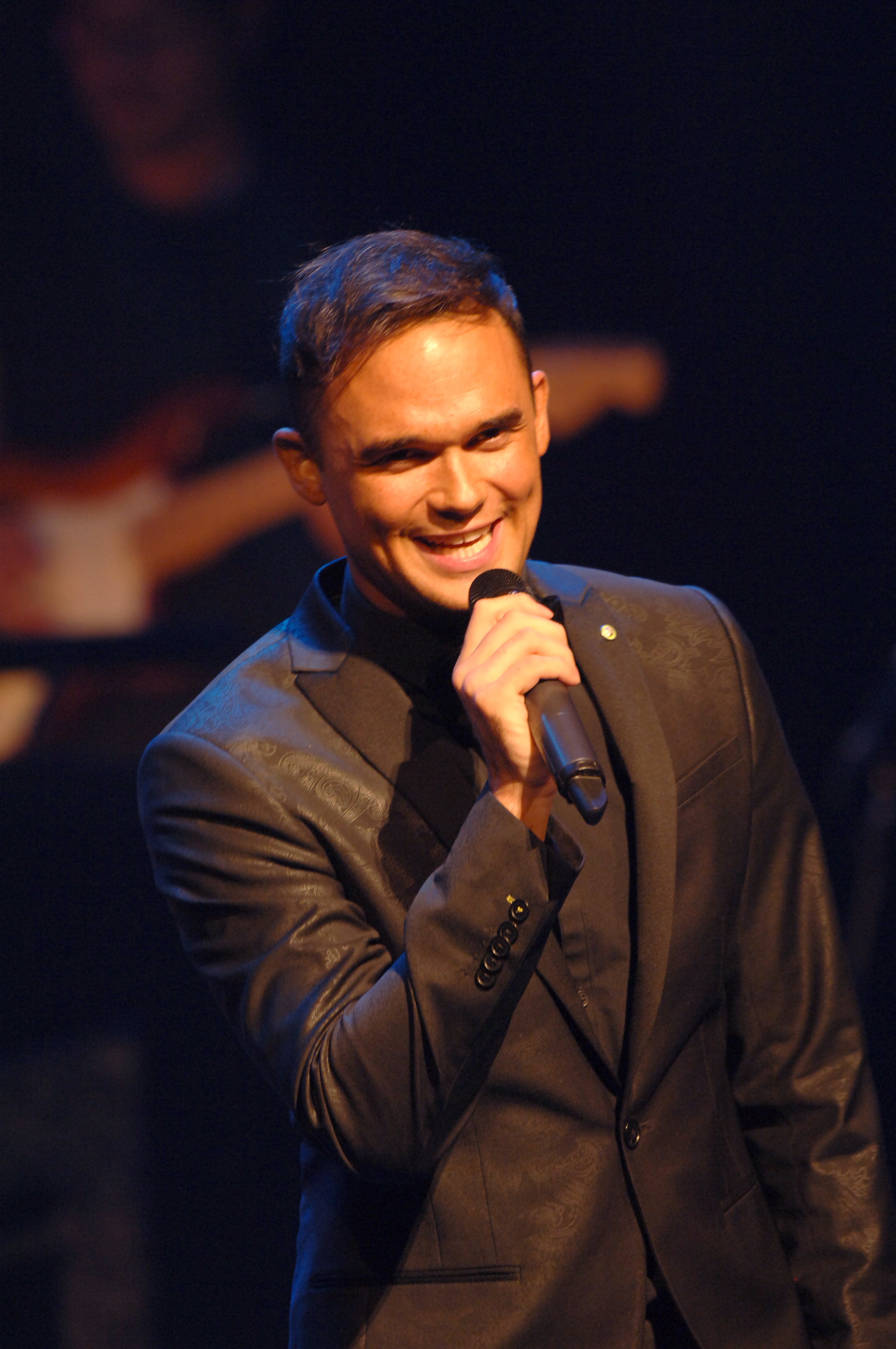 Gareth Gates stars in the Best of Frankie Valli and the Four Seasons at ...