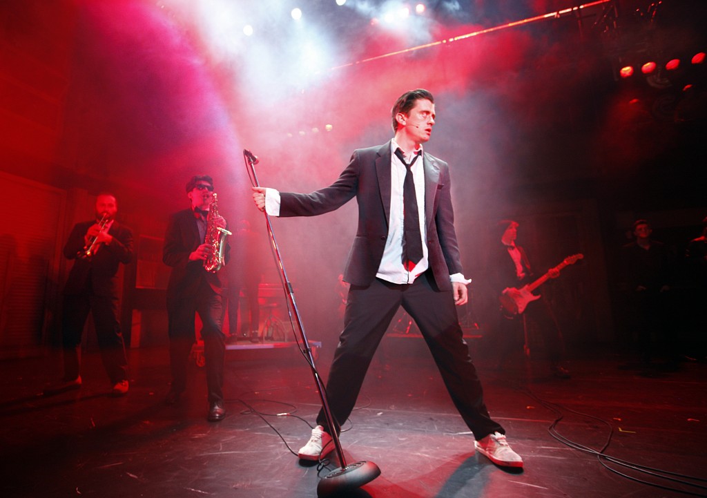 Deco (Brian Gilligan), in The Commitments, photo credit Johan Persson (resized)